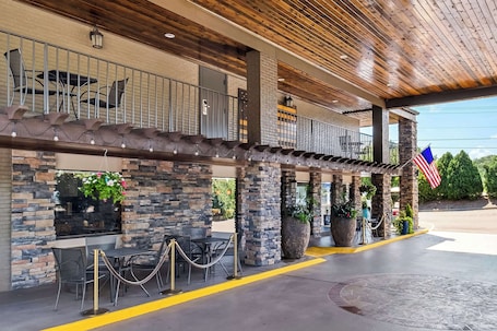 Exterior. Best Western Braselton Inn
