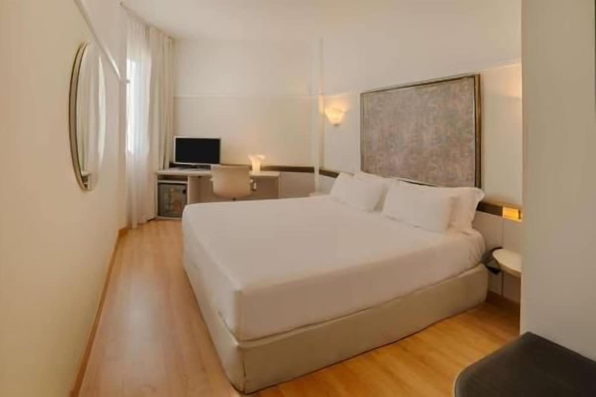 Down duvets, minibar, in-room safe, desk