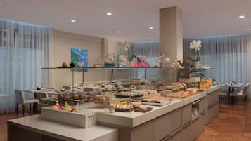 Tägliches Frühstücksbuffet gegen Gebühr