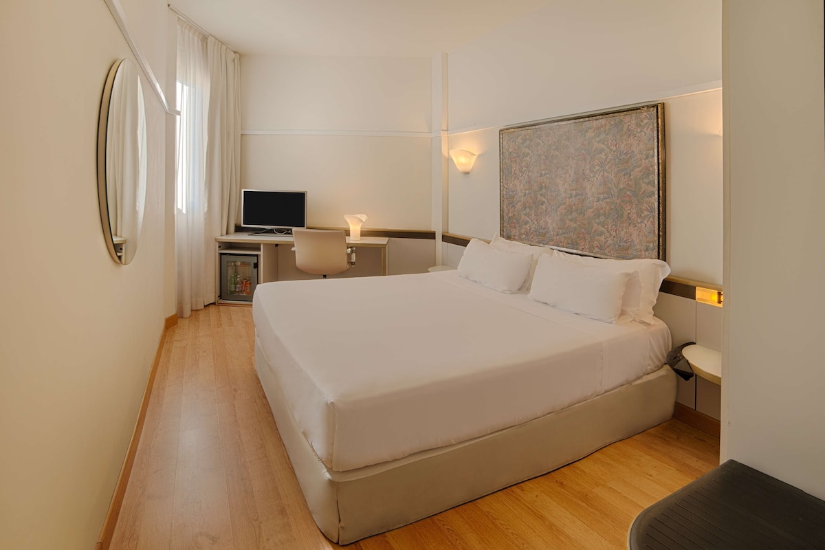 Down duvets, minibar, in-room safe, desk