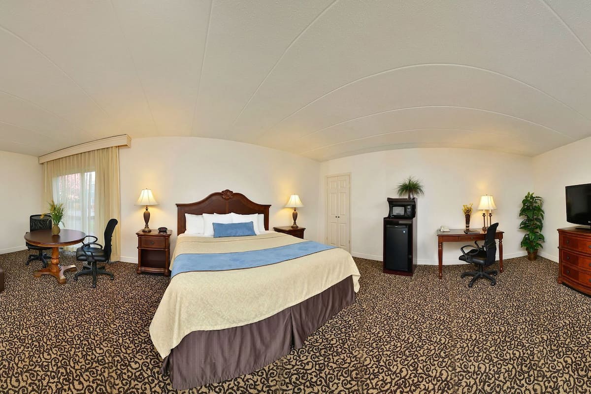 Premium bedding, pillowtop beds, in-room safe, desk