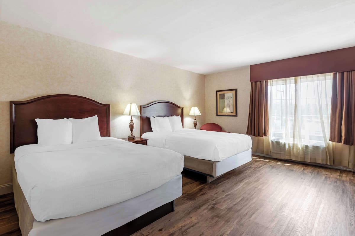 Premium bedding, pillowtop beds, in-room safe, desk