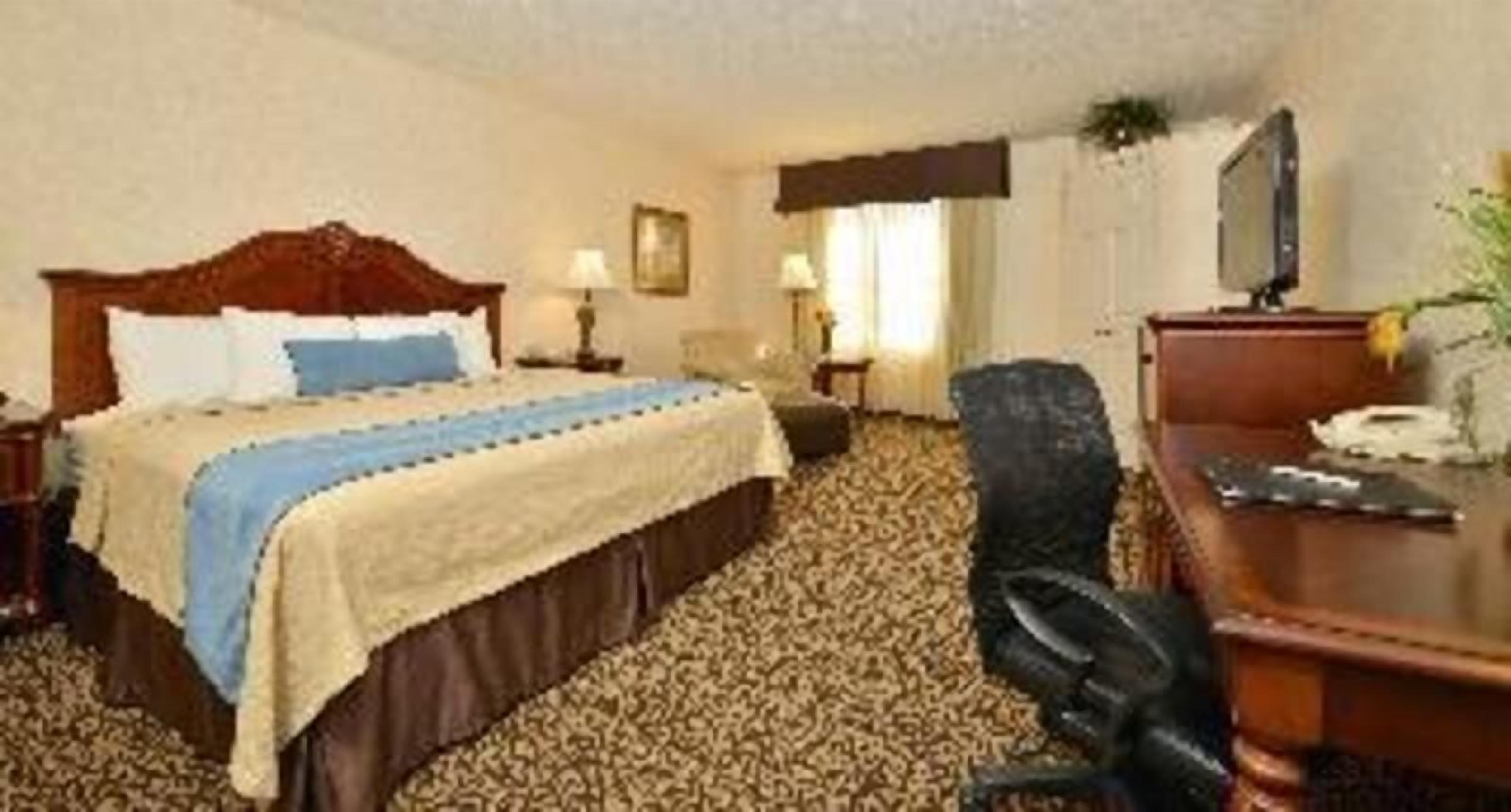 Premium bedding, pillowtop beds, in-room safe, desk