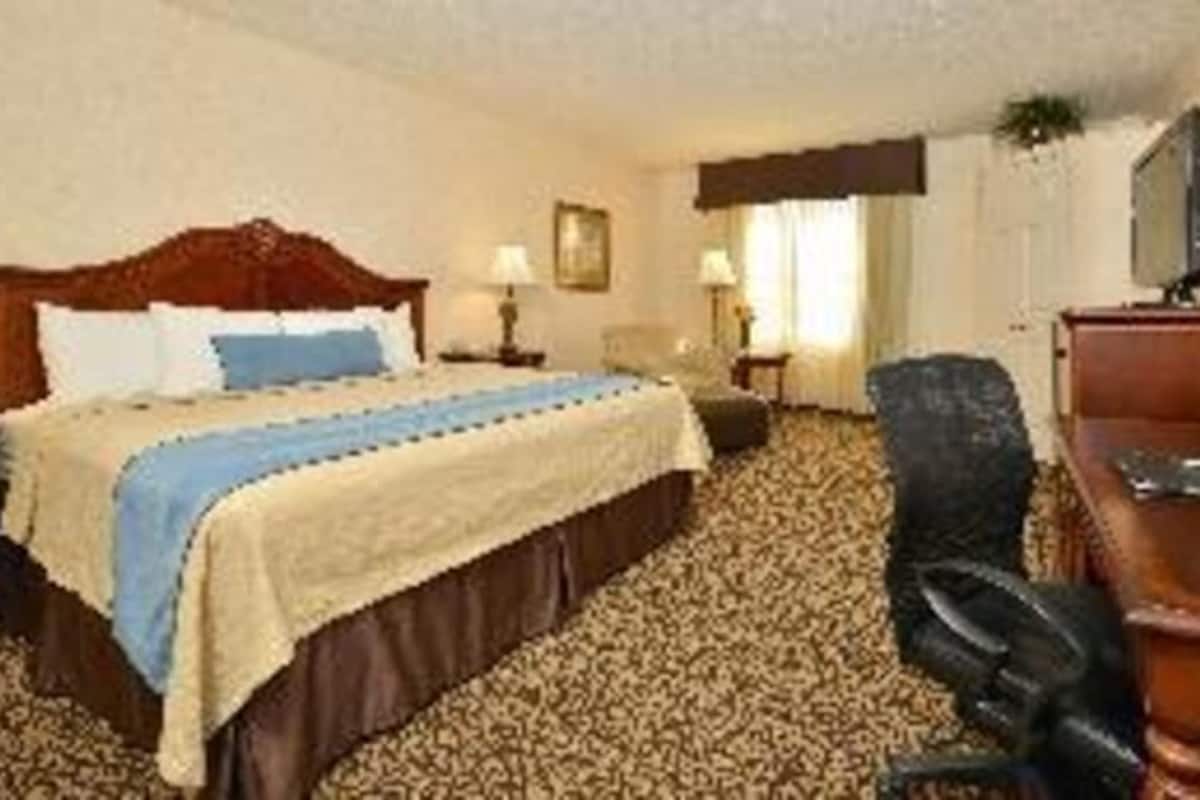 Premium bedding, pillowtop beds, in-room safe, desk