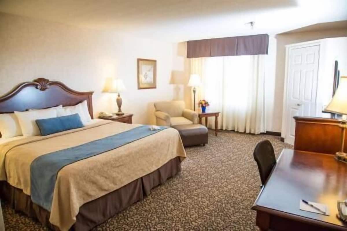 Premium bedding, pillowtop beds, in-room safe, desk