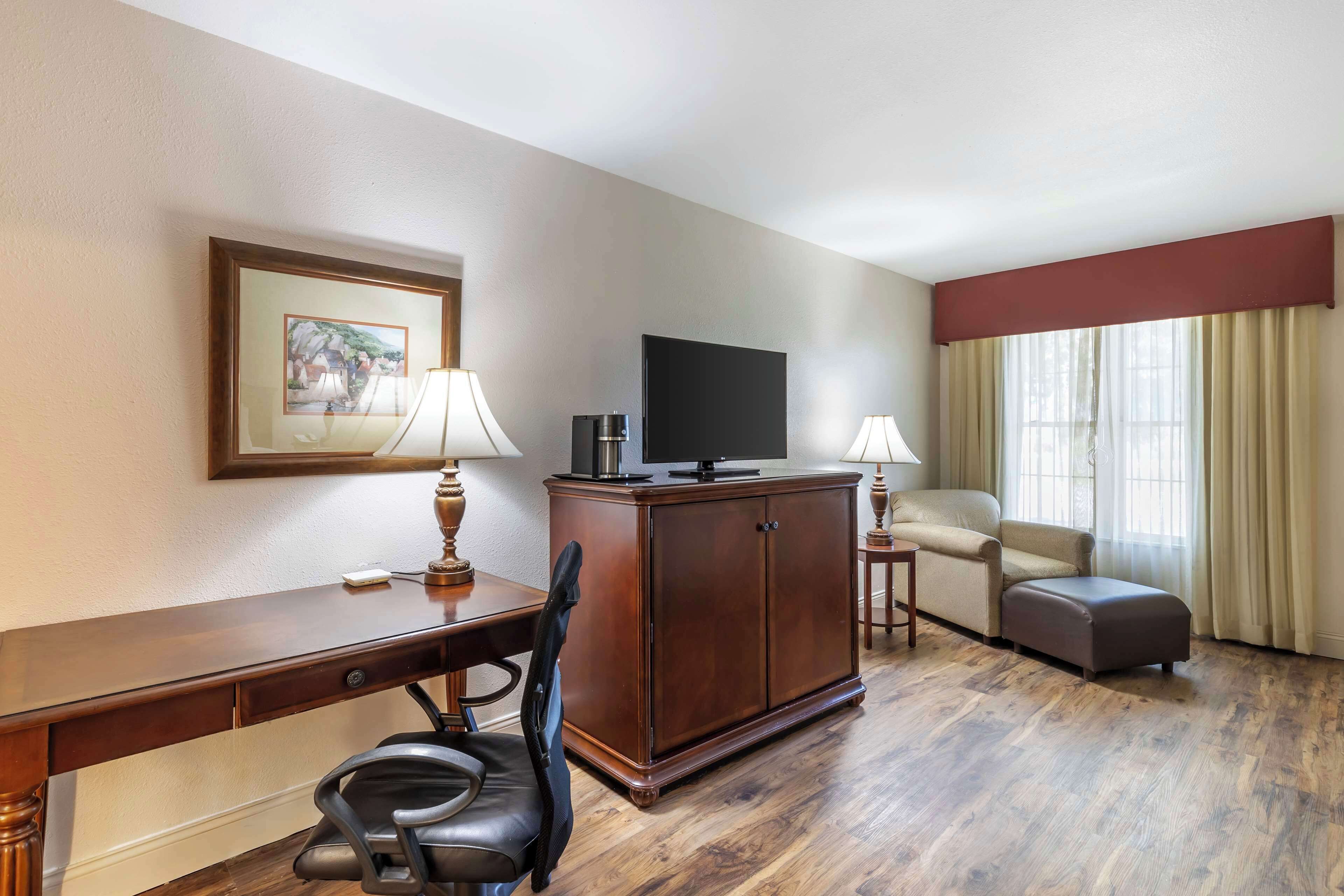 standard room, 2 queen beds, accessible, non smoking | 1 bedroom, premium bedding, pillow-top beds, in-room safe