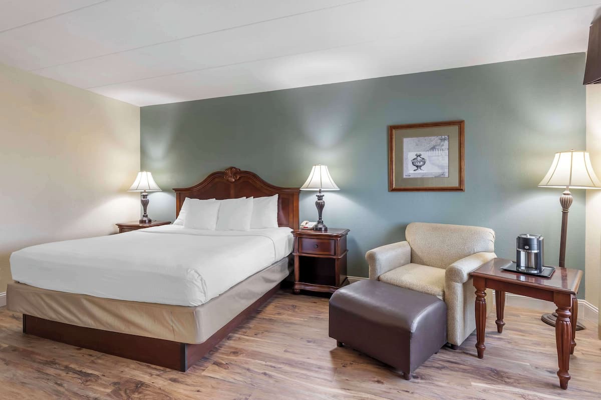 Premium bedding, pillowtop beds, in-room safe, desk