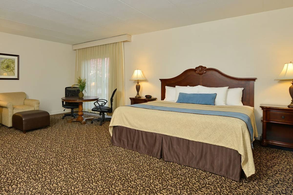 Premium bedding, pillowtop beds, in-room safe, desk