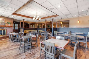 Café da manhã com buffet grátis todos os dias