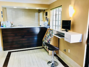 Business center - Howard Johnson by Wyndham Salinas (Salinas)