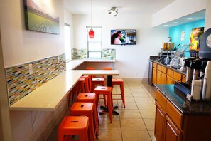 Interior - Howard Johnson by Wyndham Salinas (Salinas)