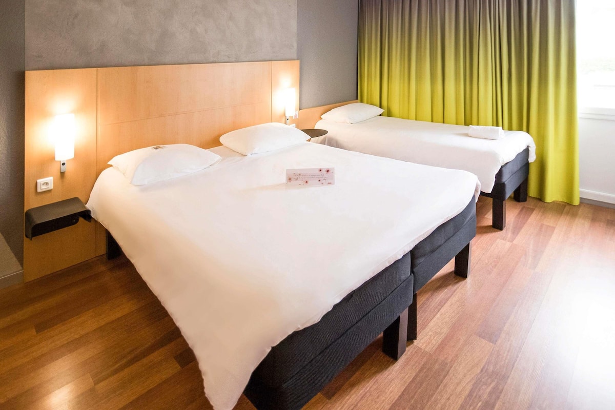 Room, Multiple Beds