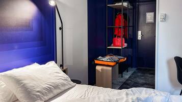 Ropa de cama de alta calidad, escritorio y sistema de insonorización