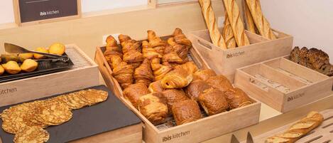 Lunch and dinner served, French cuisine