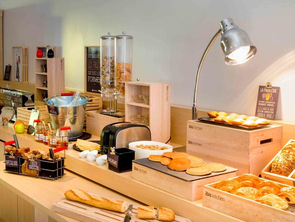 Se sirven almuerzos y cenas, cocina francesa