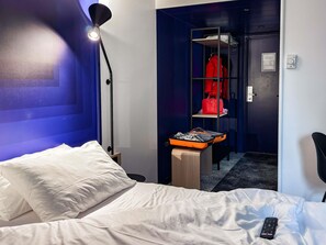 Ropa de cama de alta calidad, escritorio y insonorización 