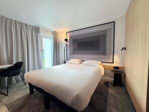 Standard Room, 1 Double Bed | Premium bedding, desk, soundproofing, iron/ironing board - ibis Rennes Beaulieu (Cesson-Sevigne)
