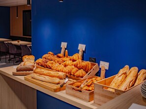 Esmorzar diari d'estil bufet (12.90 EUR per persona) 