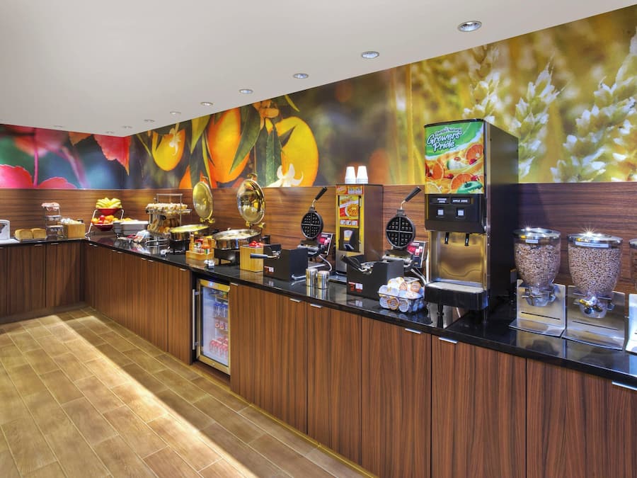 Free daily continental breakfast