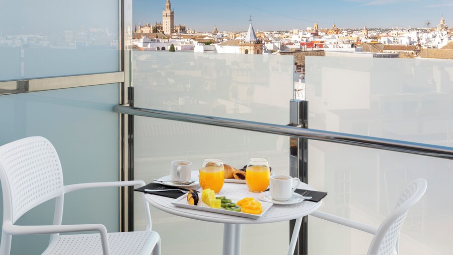 Catalonia Giralda Hotel