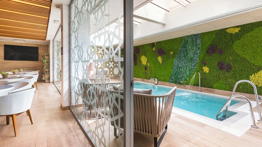 Catalonia Giralda Hotel