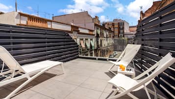 Minibar, coffres-forts dans les chambres, bureau, Wi-Fi gratuit