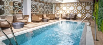 Catalonia Giralda Hotel