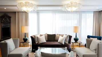 Penthouse (Suite) | Minibar, in-room safe, desk, laptop workspace