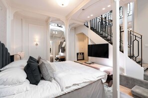 Suite (The Tower) | Minibar, caixa forta a l'habitació i escriptori 