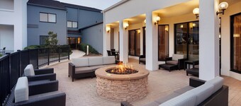 Courtyard by Marriott Addison Midway