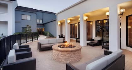 Courtyard by Marriott Addison Midway