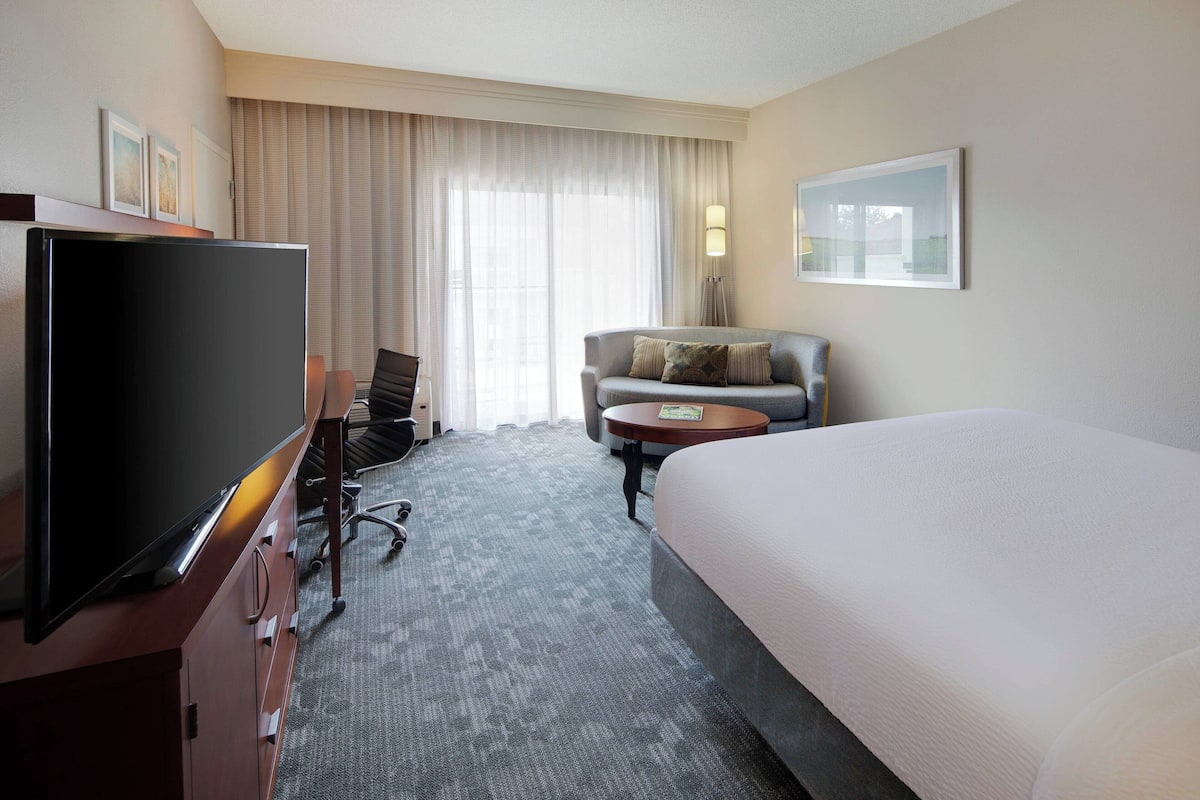 room, 1 king bed with sofa bed | desk, laptop workspace, iron/ironing board, free cots/infant beds