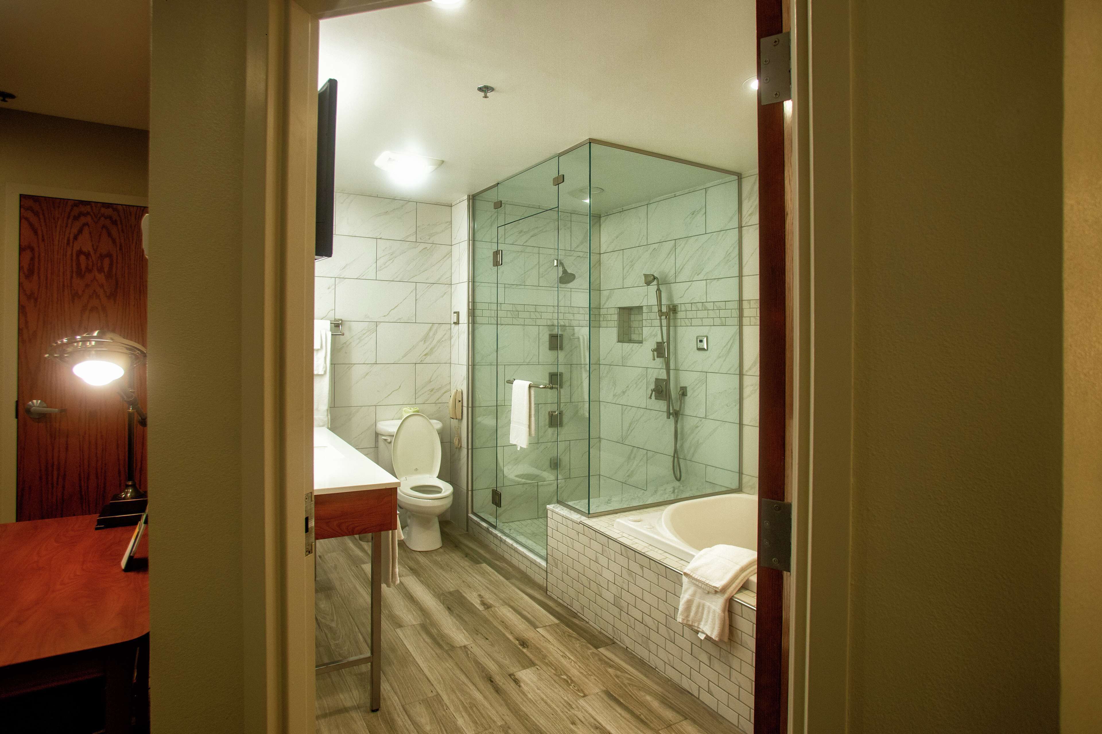 studio, 1 king bed, non smoking | bathroom | eco-friendly toiletries, hair dryer, bathrobes, towels