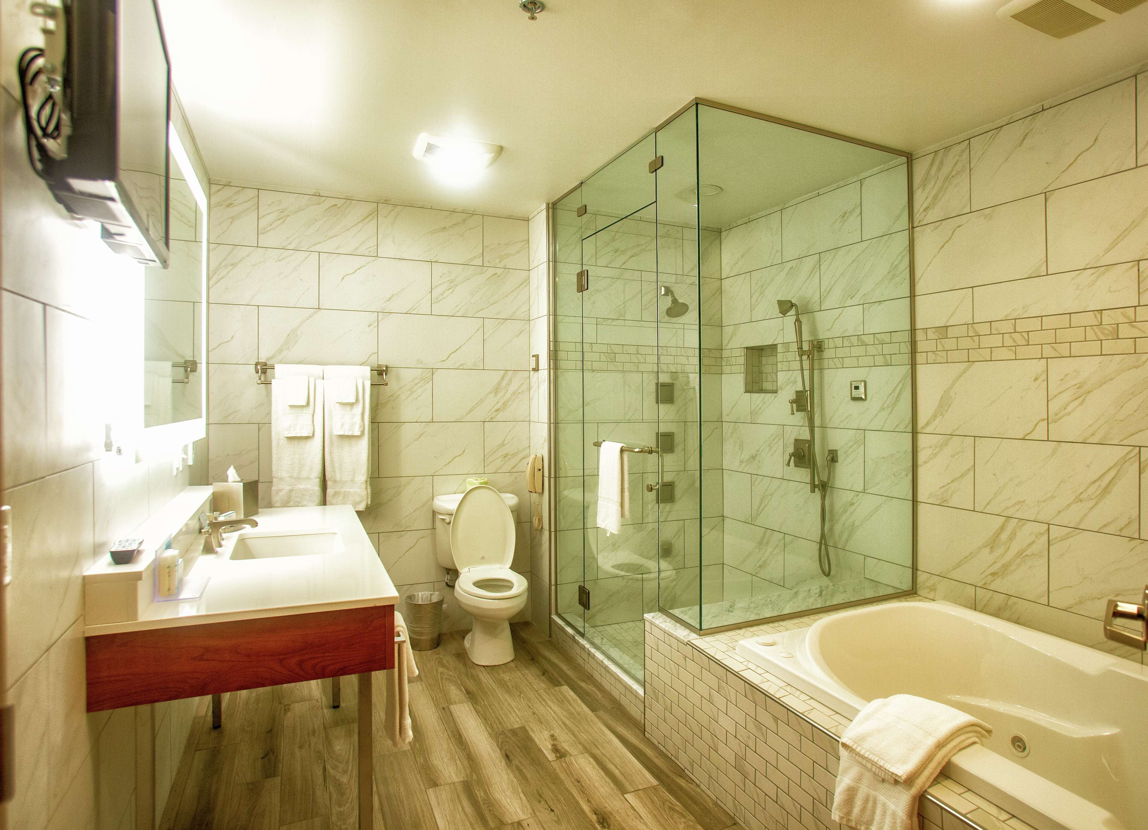 studio, 1 king bed, non smoking | bathroom | eco-friendly toiletries, hair dryer, bathrobes, towels