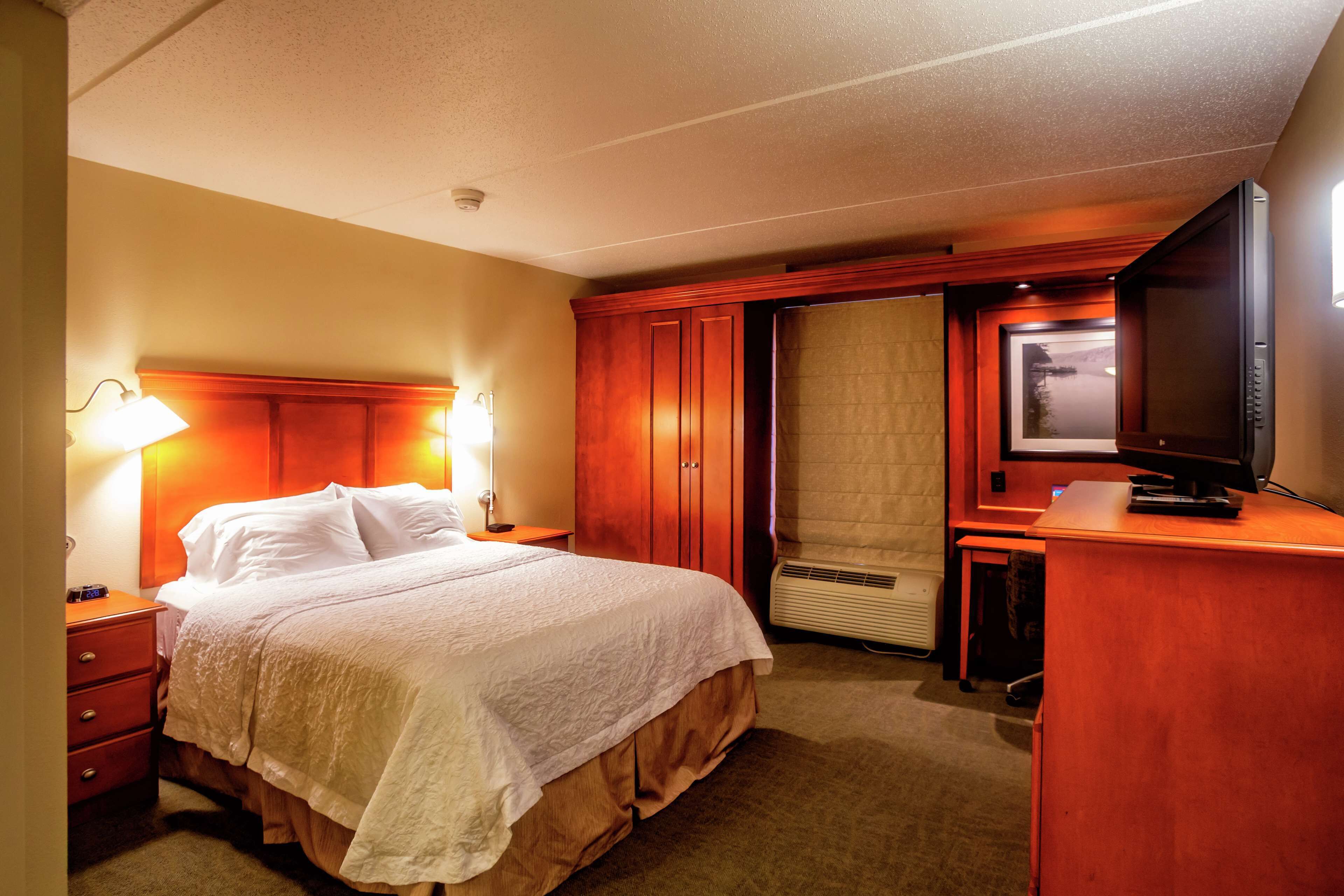 room, 1 queen bed, non smoking | in-room safe, iron/ironing board, free cots/infant beds, free wifi