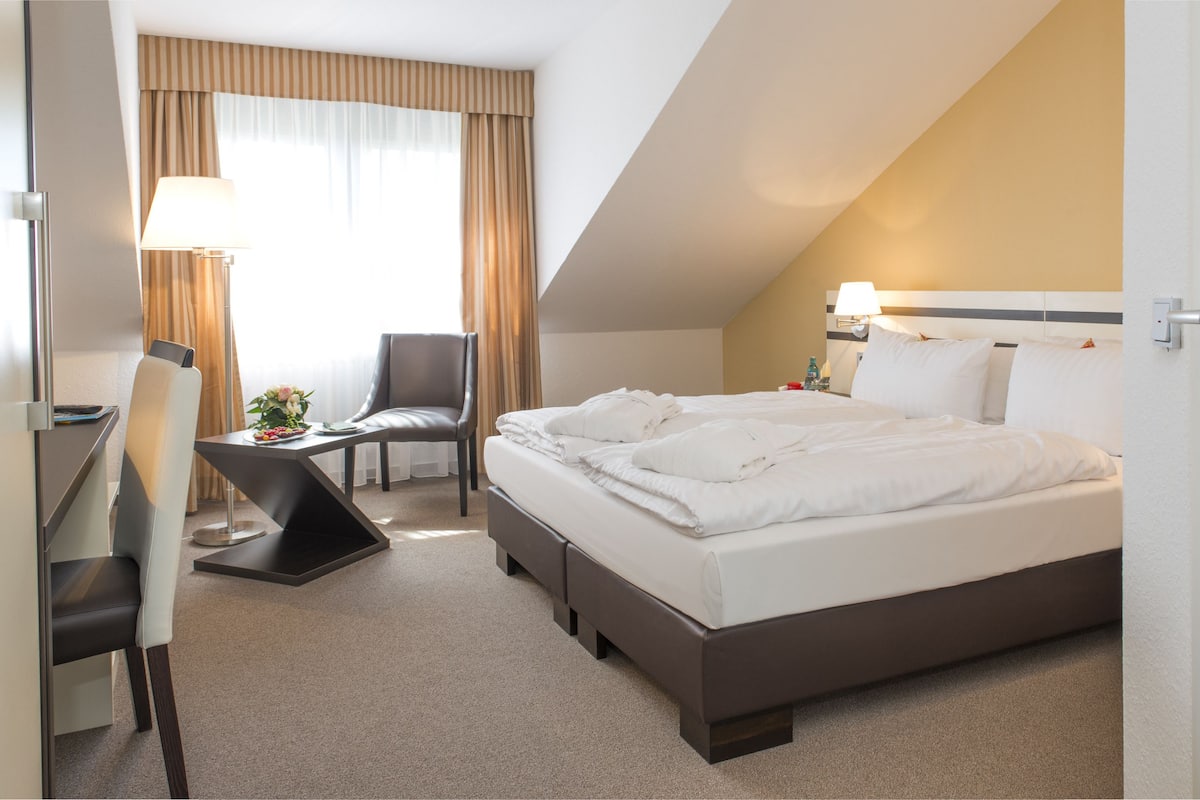 Premium Double Room | Desk, iron/ironing board, free cots/infant beds, rollaway beds