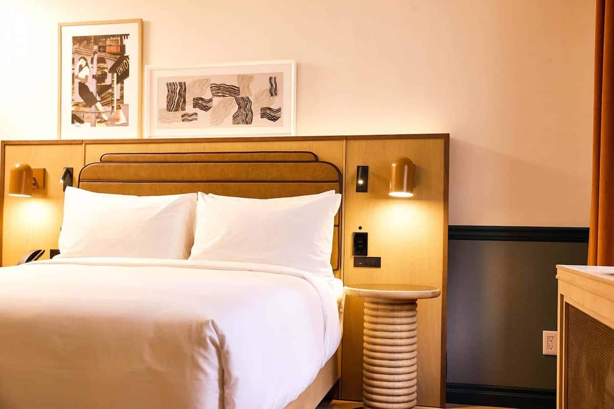 Room, 1 Queen Bed (Swanky Queen)