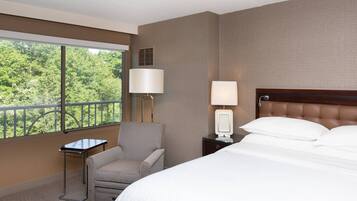 Premium bedding, in-room safe, desk, iron/ironing board