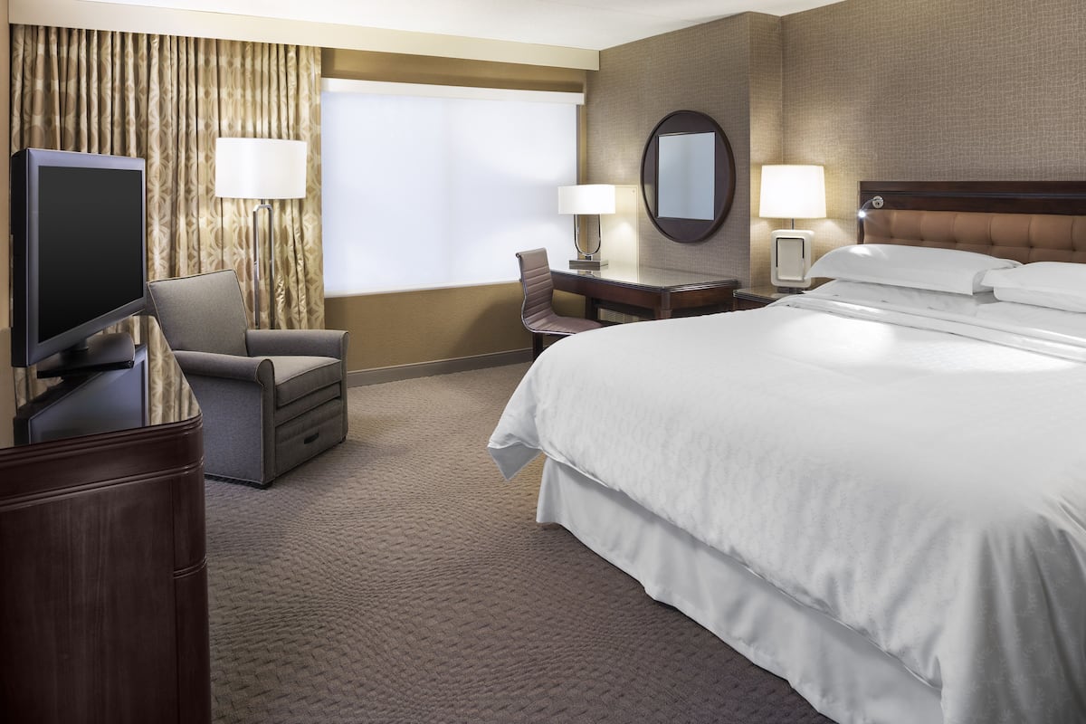 Premium bedding, in-room safe, desk, iron/ironing board