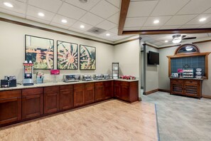 Buffet déjeuner gratuit tous les jours