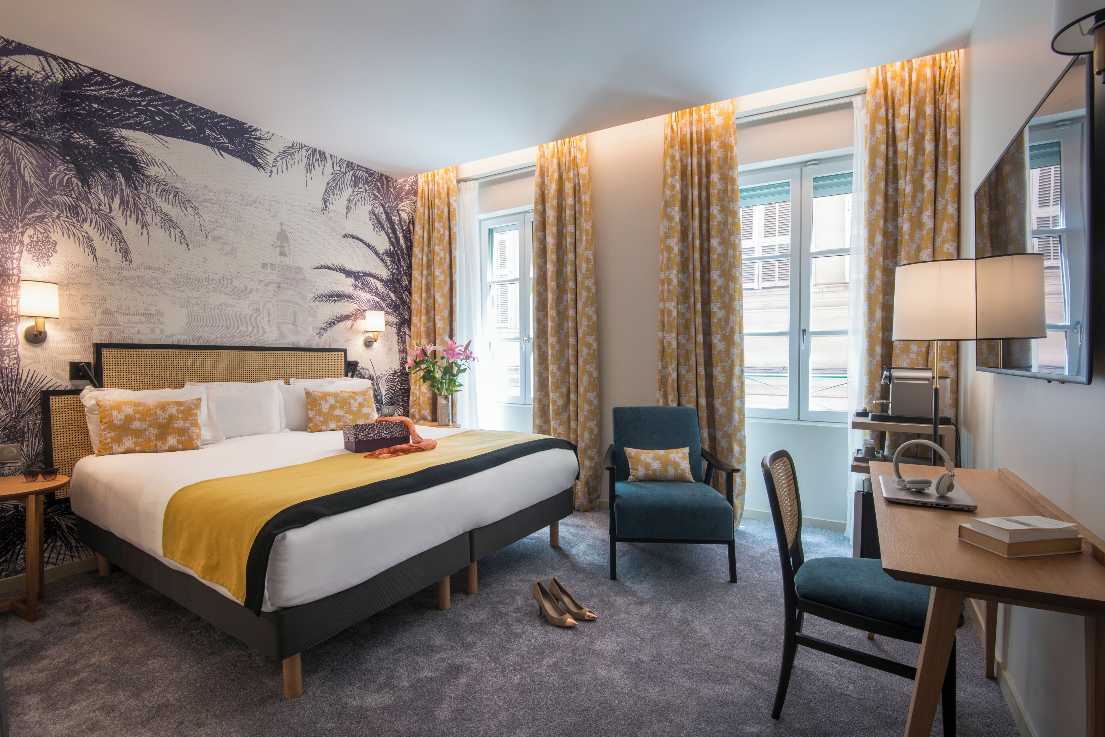 Privilege, Room | Premium bedding, in-room safe, desk, blackout drapes