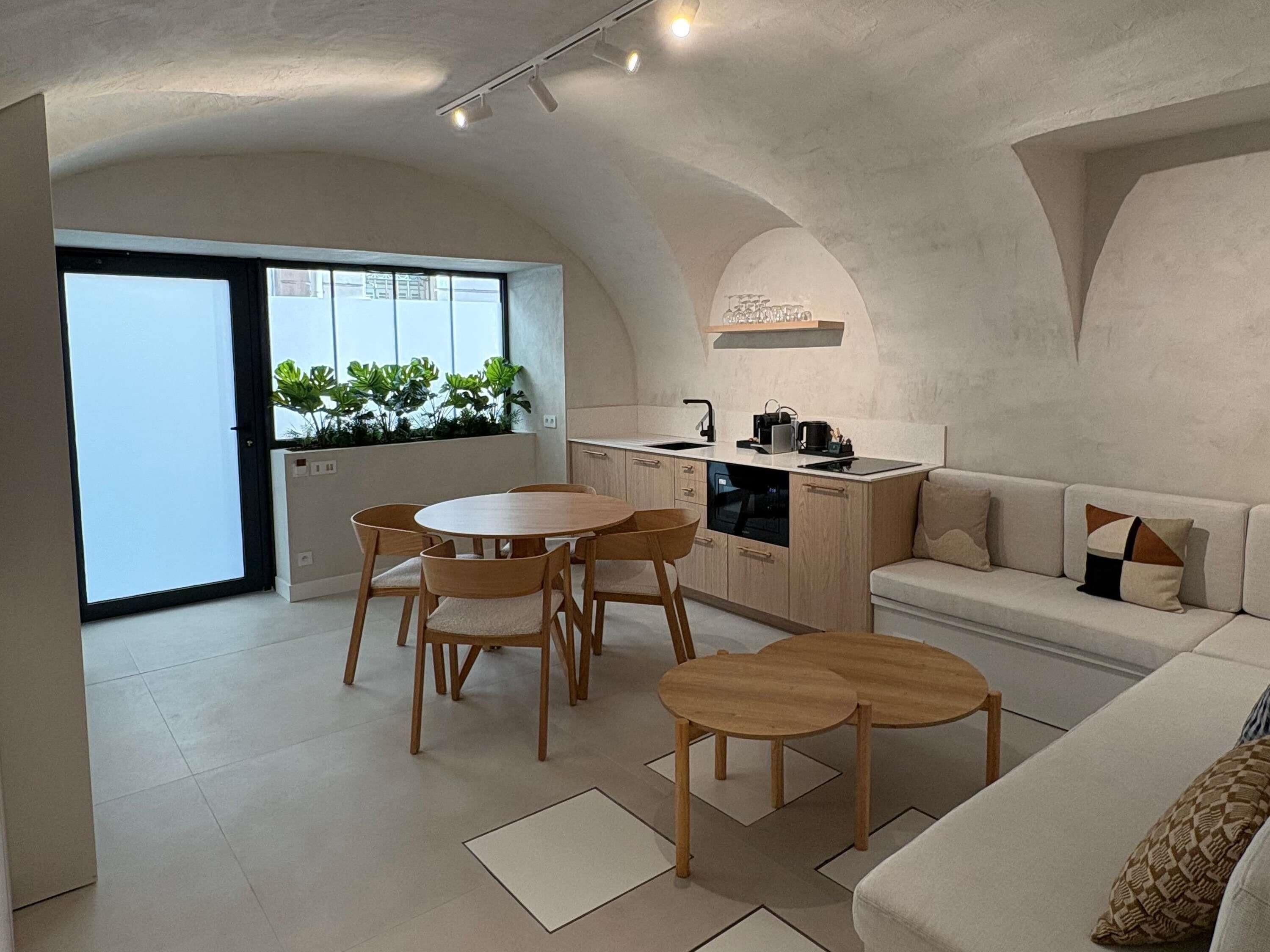 Departamento de lujo, varias camas | Ropa de cama de alta calidad y caja de seguridad en la habitación 