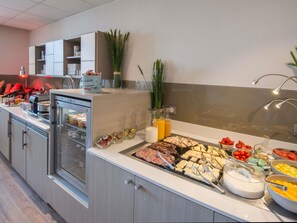 Frokostbuffé hver dag (EUR 19 per person)