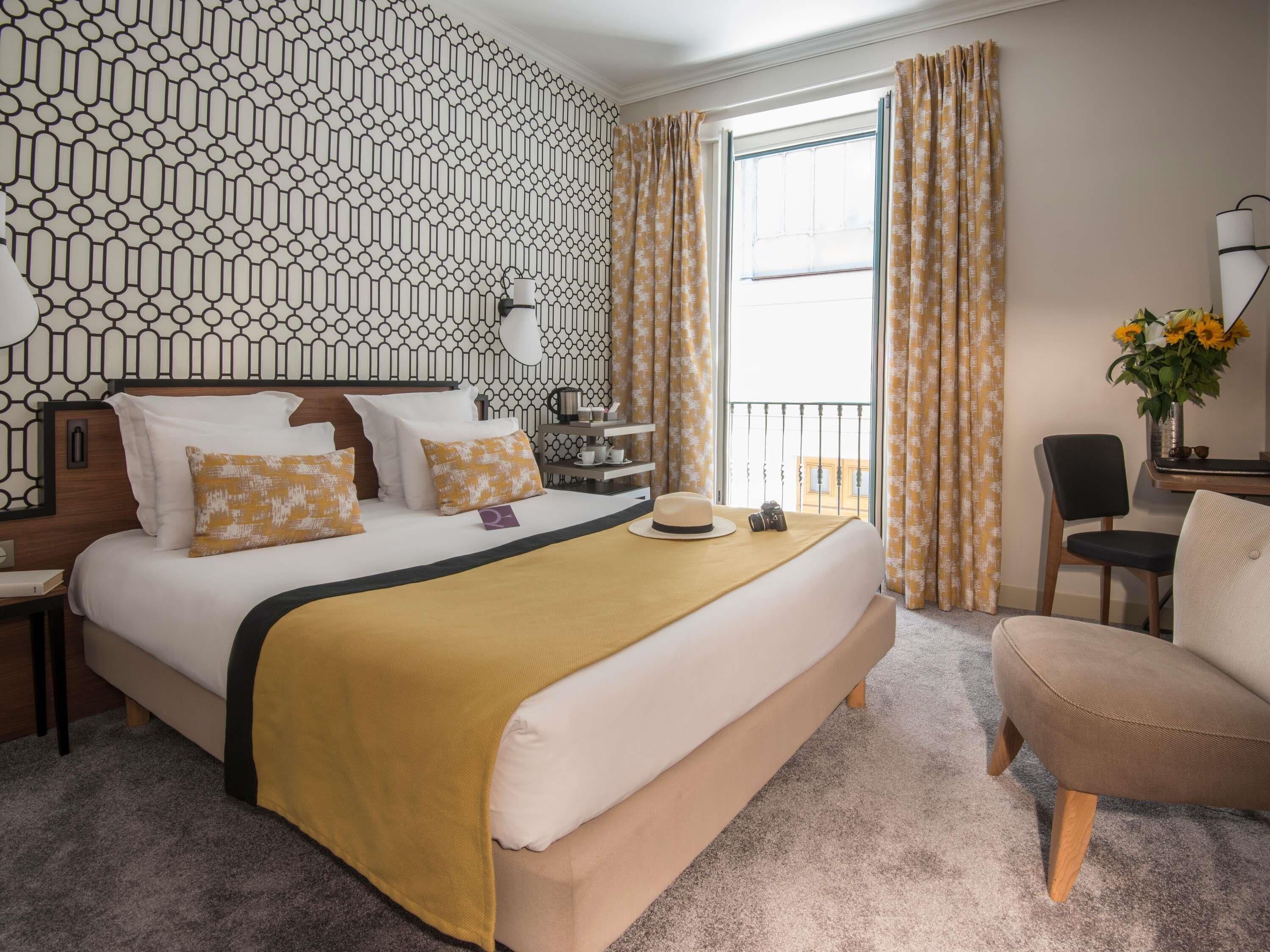 Classic Room | Premium bedding, in-room safe, desk, blackout drapes