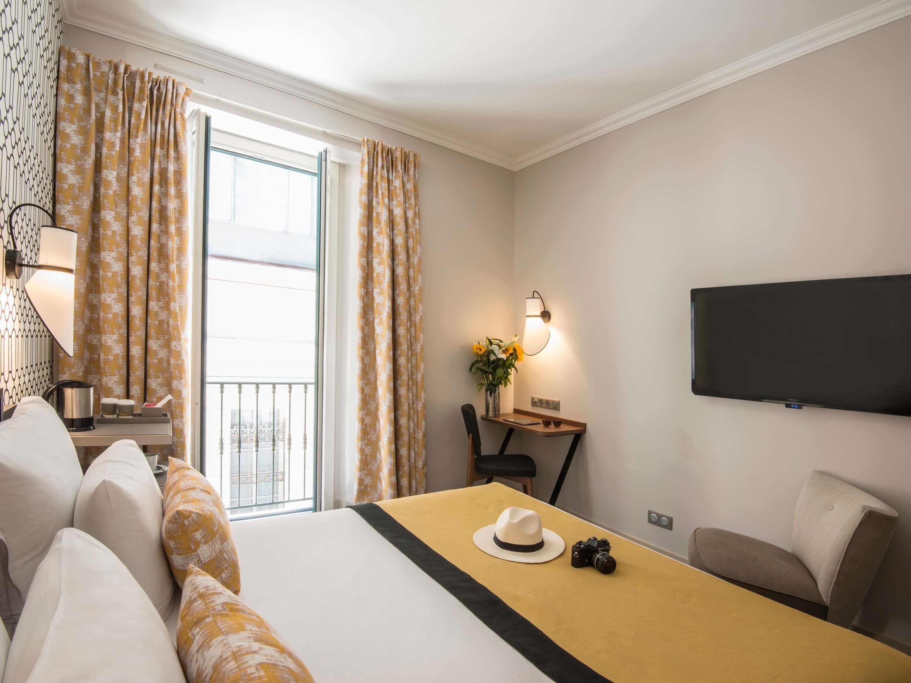 Classic Room | Premium bedding, in-room safe, desk, blackout curtains