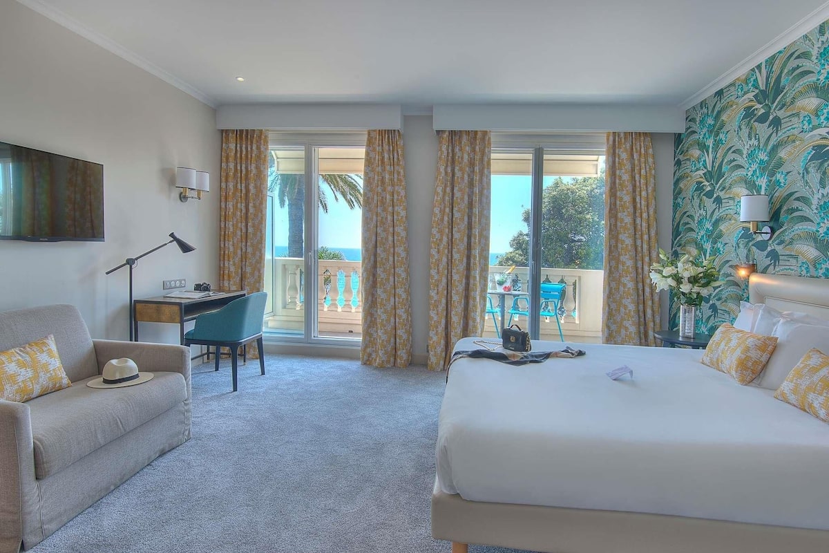 Deluxe Room, 1 Double Bed, Balcony | Premium bedding, in-room safe, desk, blackout drapes