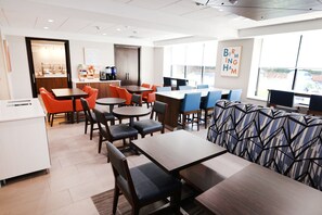 Free daily continental breakfast - Holiday Inn Express Detroit-Birmingham by IHG (Birmingham)