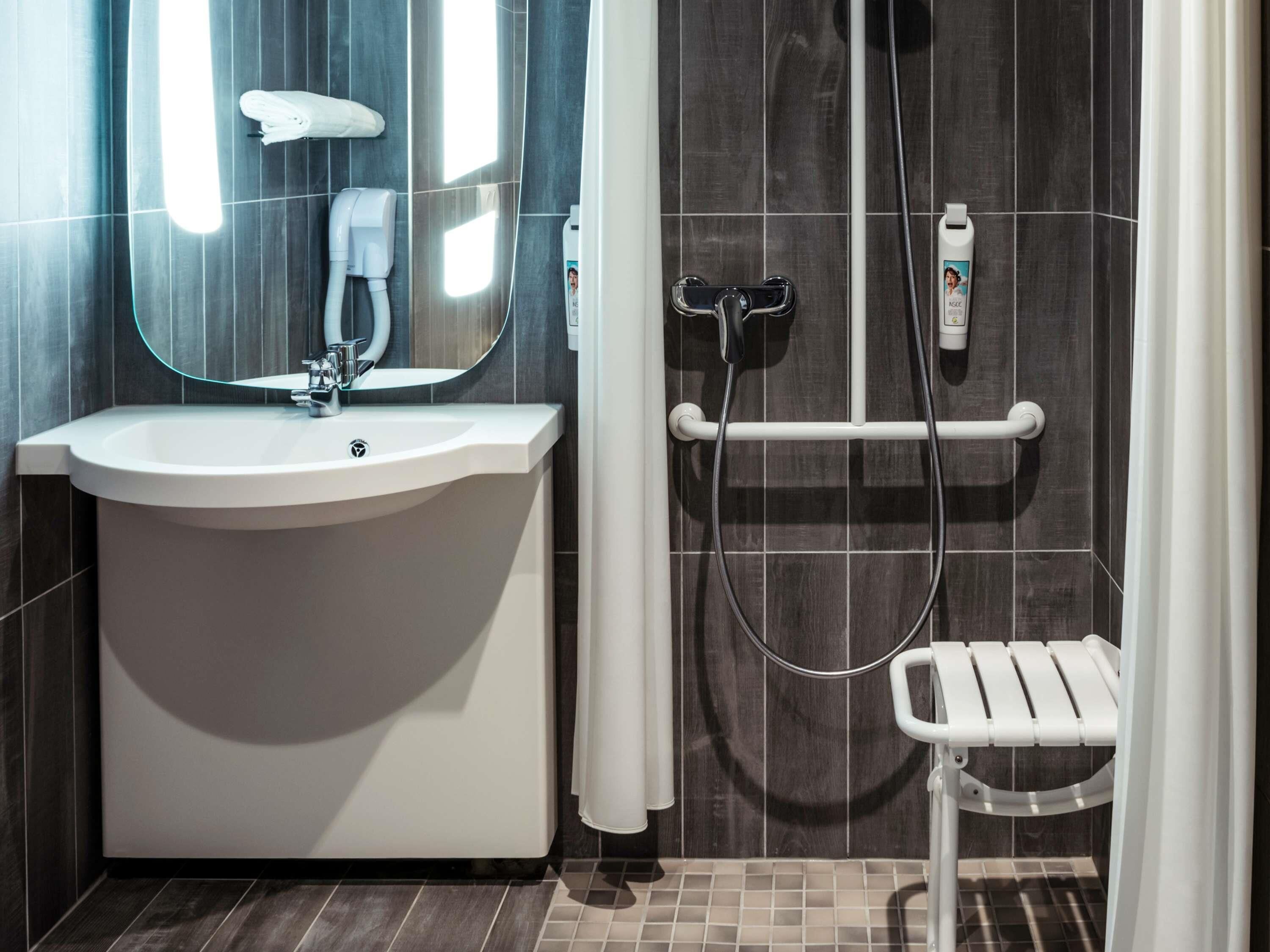 Umweltfreundliche Kosmetikartikel, Haartrockner, Handtücher, Seife