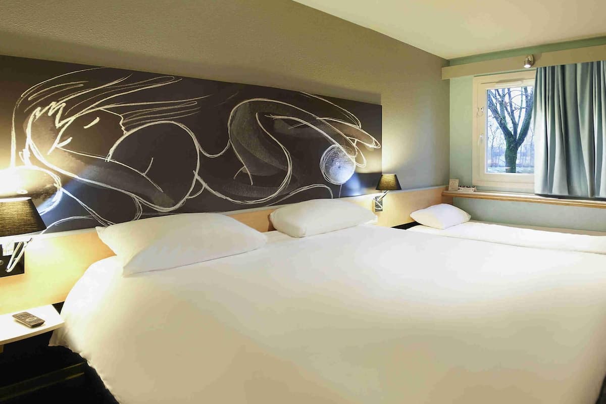 Standard Room, 1 Double Bed | Premium bedding, desk, laptop workspace, soundproofing