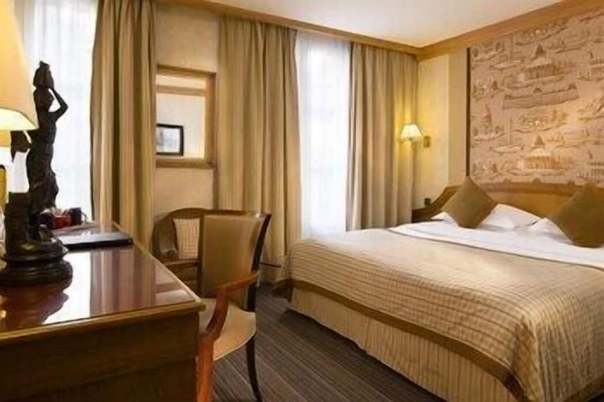 Hypo-allergenic bedding, minibar, in-room safe, individually decorated